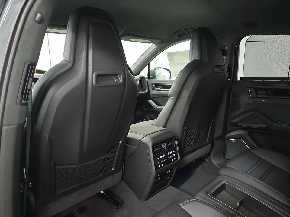 2026 Porsche 9Y0/9Y3 Cayenne Turbo GT - Image 27 of 31