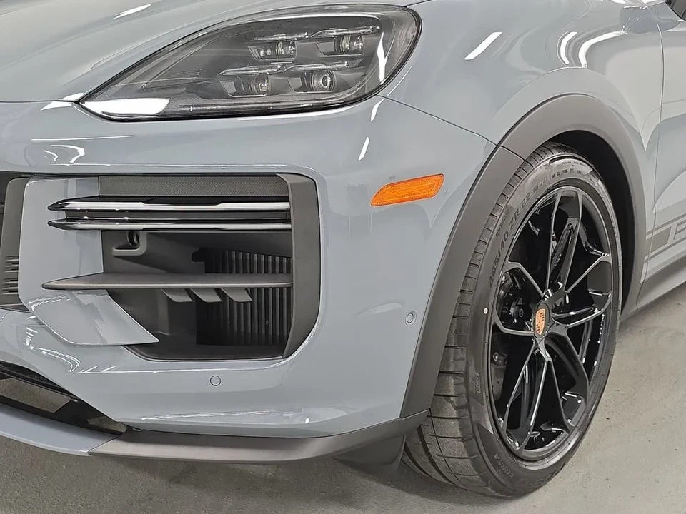 2026 Porsche 9Y0/9Y3 Cayenne Turbo GT - Image 11 of 31