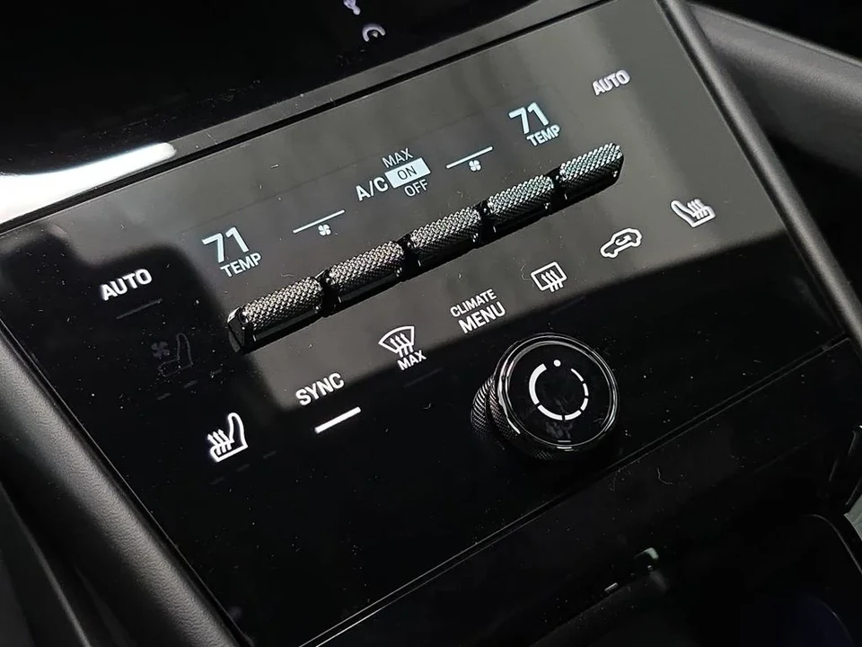 2026 Porsche 9Y0/9Y3 Cayenne - Image 19 of 31