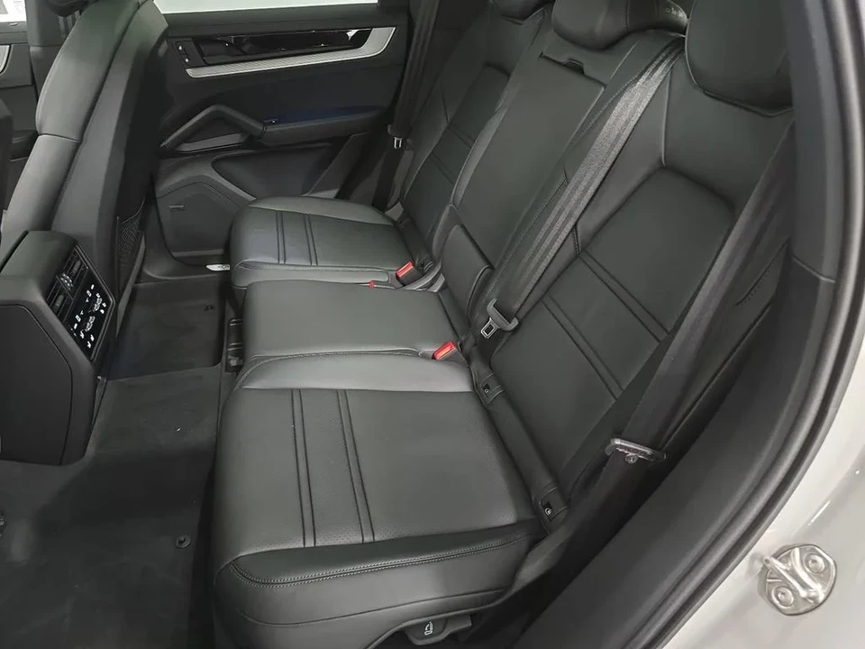 2026 Porsche 9Y0/9Y3 Cayenne - Image 26 of 31