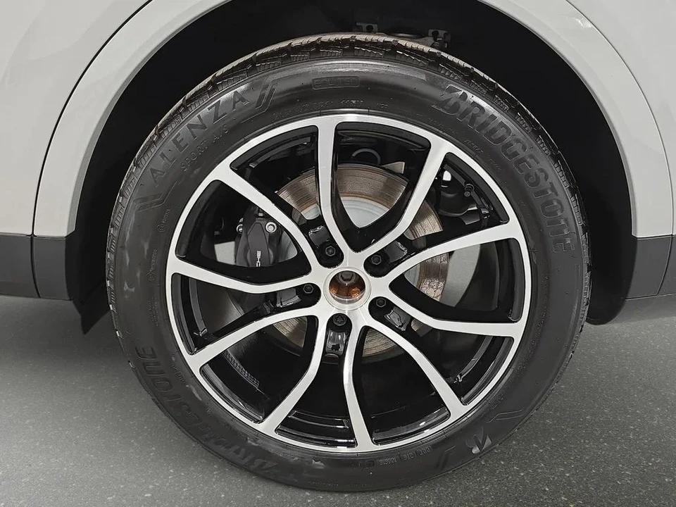 2026 Porsche 9Y0/9Y3 Cayenne - Image 28 of 31