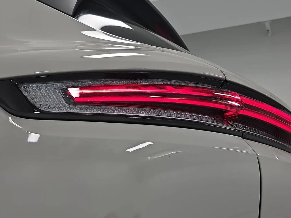 2026 Porsche 9Y0/9Y3 Cayenne - Image 29 of 31