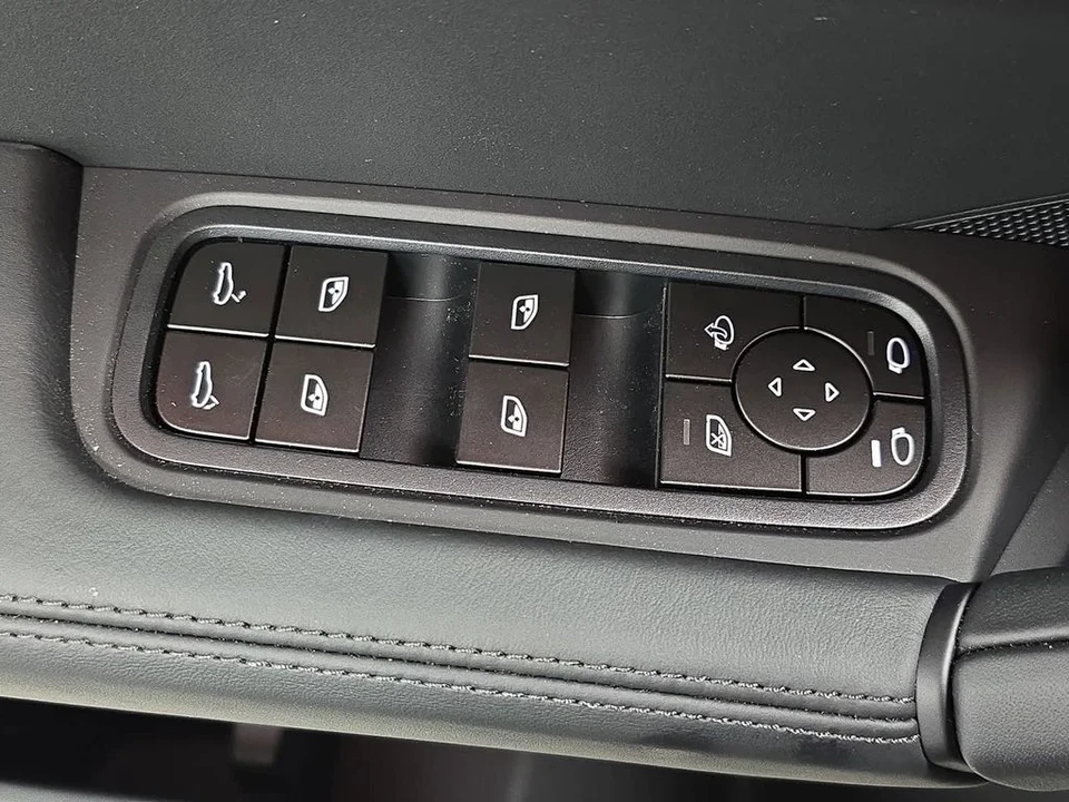 2026 Porsche 9Y0/9Y3 Cayenne - Image 23 of 31