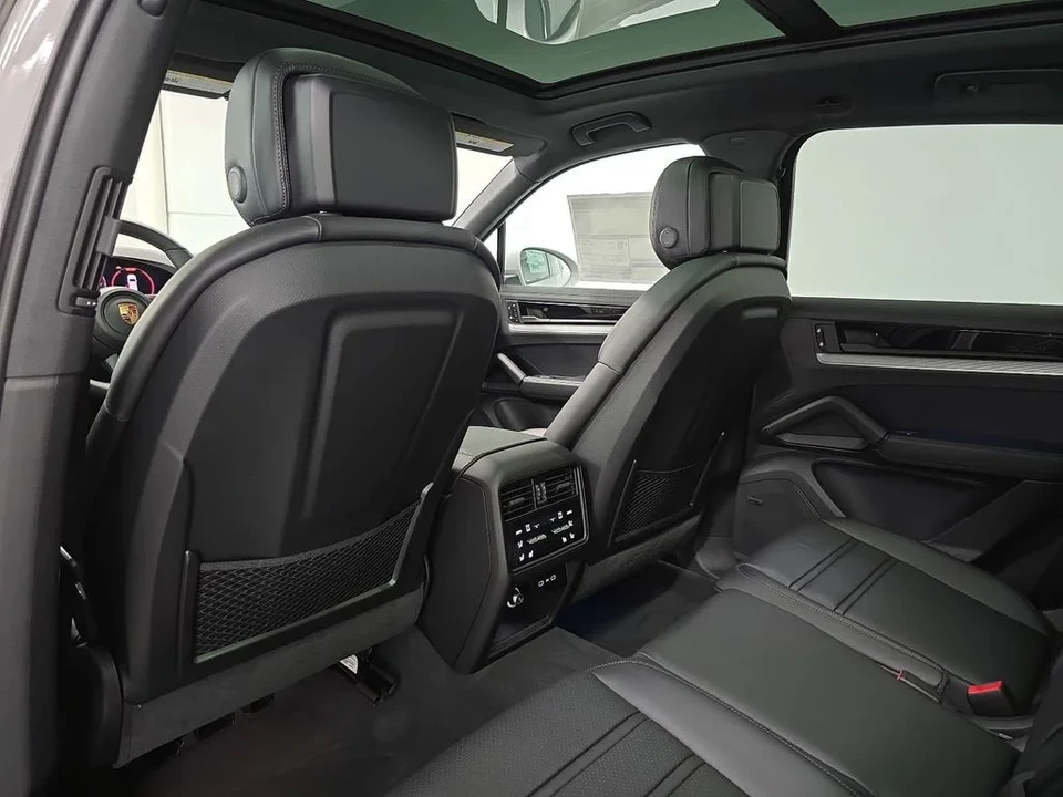 2026 Porsche 9Y0/9Y3 Cayenne - Image 27 of 31