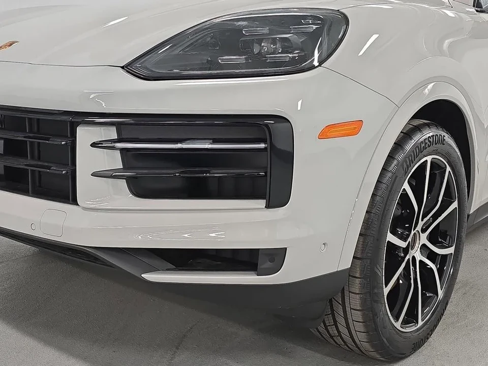 2026 Porsche 9Y0/9Y3 Cayenne - Image 11 of 31
