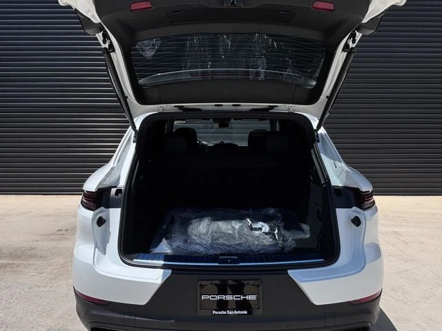 2026 Porsche 9Y0/9Y3 Cayenne - Image 29 of 31