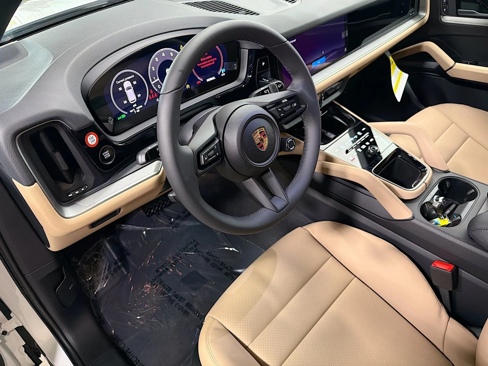 2026 Porsche 9Y0/9Y3 Cayenne - Image 4 of 31