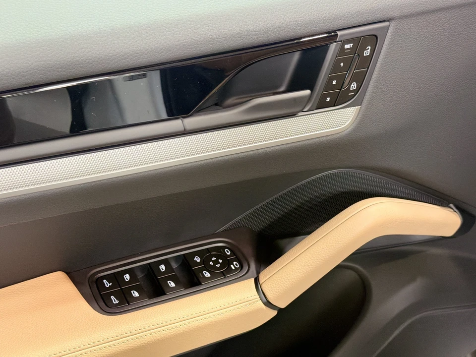 2026 Porsche 9Y0/9Y3 Cayenne - Image 23 of 31