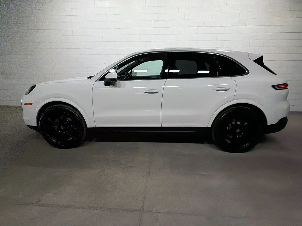 2026 Porsche 9Y0/9Y3 Cayenne - Image 2 of 31