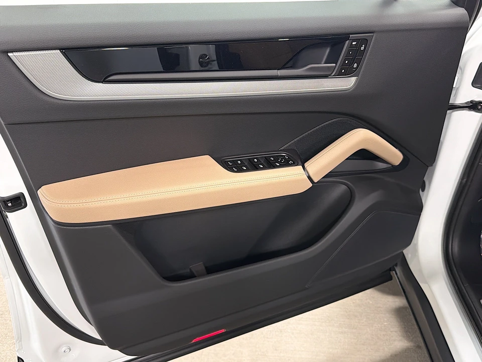 2026 Porsche 9Y0/9Y3 Cayenne - Image 22 of 31