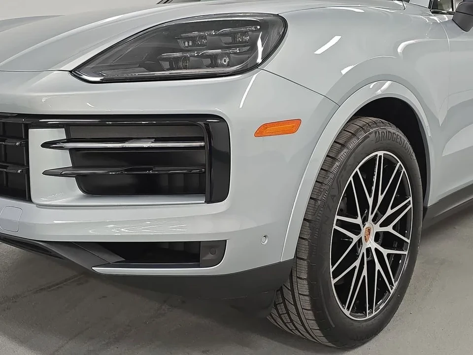 2026 Porsche 9Y0/9Y3 Cayenne - Image 11 of 31