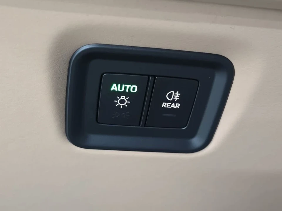 2026 Porsche 9Y0/9Y3 Cayenne - Image 22 of 31