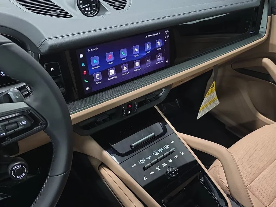 2026 Porsche 9Y0/9Y3 Cayenne - Image 15 of 31