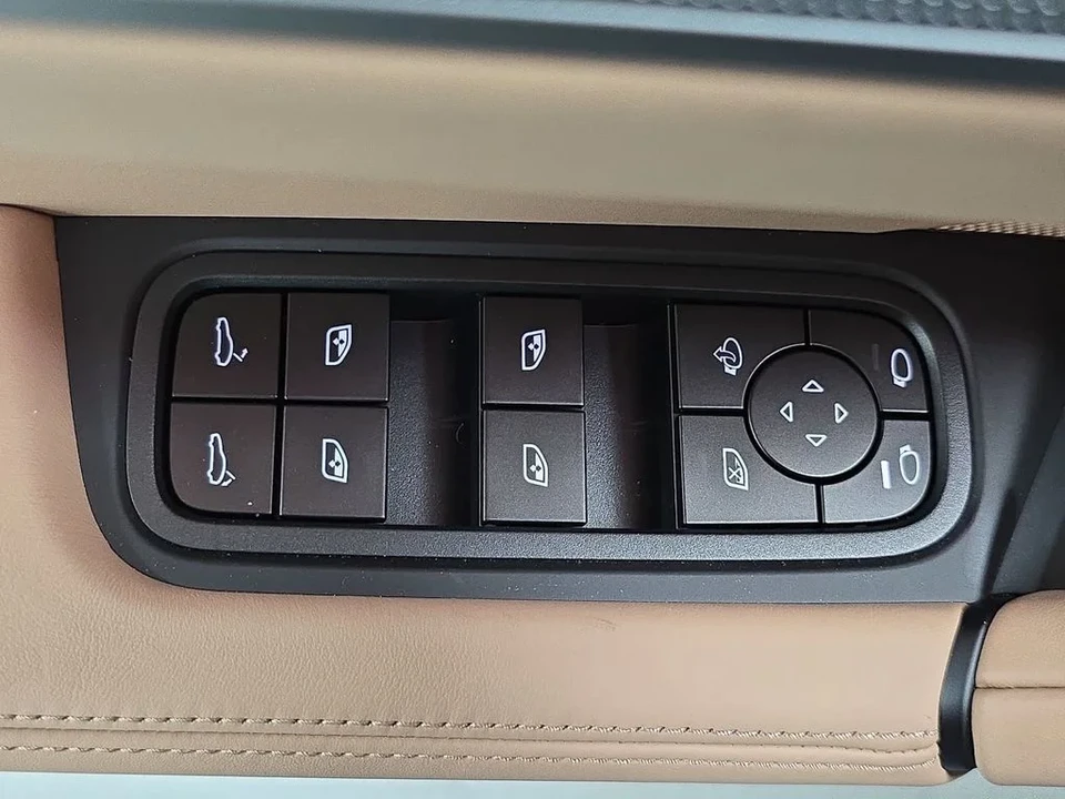 2026 Porsche 9Y0/9Y3 Cayenne - Image 24 of 31