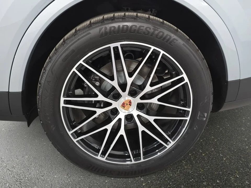 2026 Porsche 9Y0/9Y3 Cayenne - Image 29 of 31