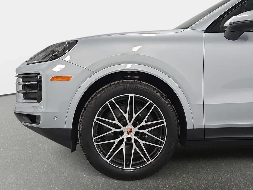 2026 Porsche 9Y0/9Y3 Cayenne - Image 10 of 31