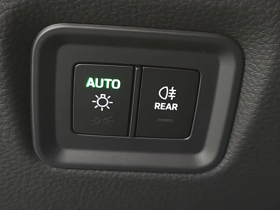2026 Porsche 9Y0/9Y3 Cayenne - Image 22 of 31