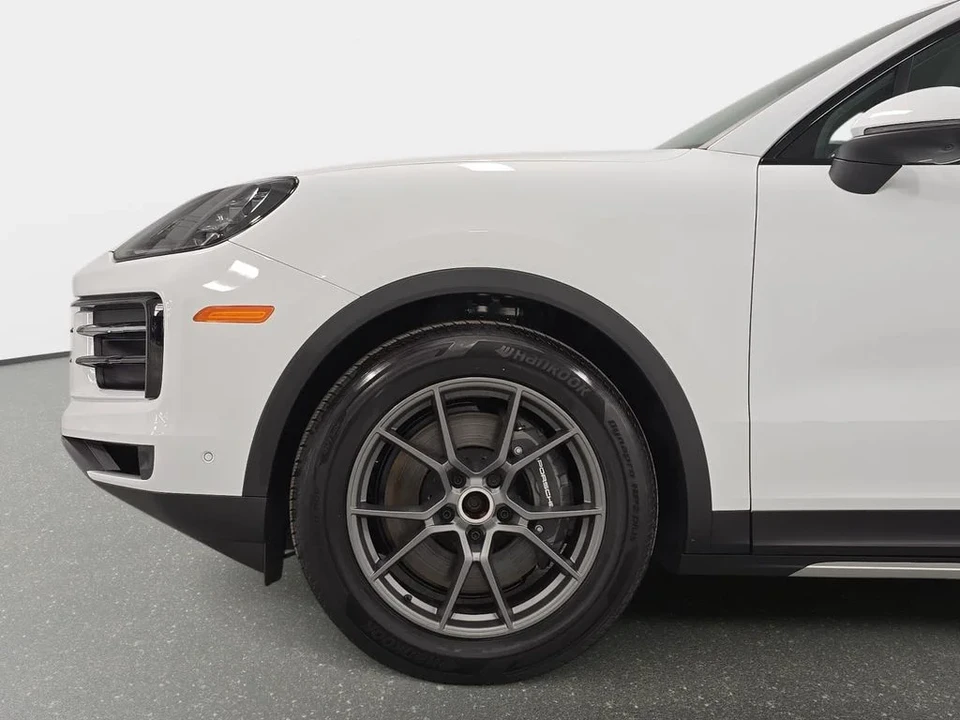 2026 Porsche 9Y0/9Y3 Cayenne - Image 10 of 31