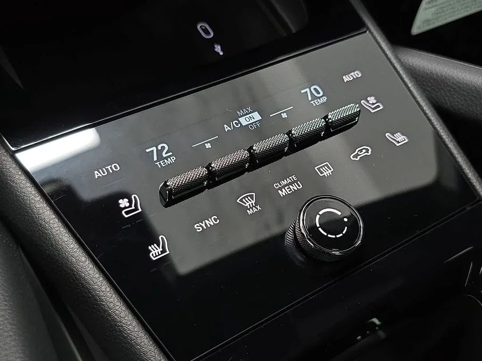 2026 Porsche 9Y0/9Y3 Cayenne - Image 19 of 31