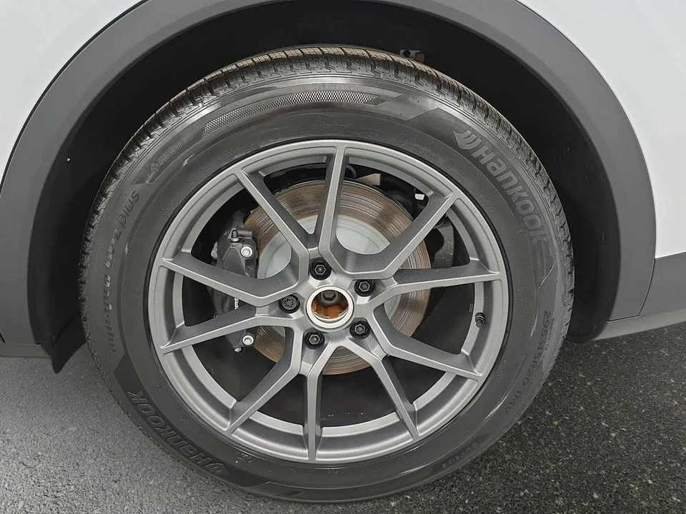 2026 Porsche 9Y0/9Y3 Cayenne - Image 29 of 31