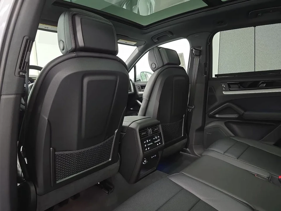 2026 Porsche 9Y0/9Y3 Cayenne - Image 28 of 31