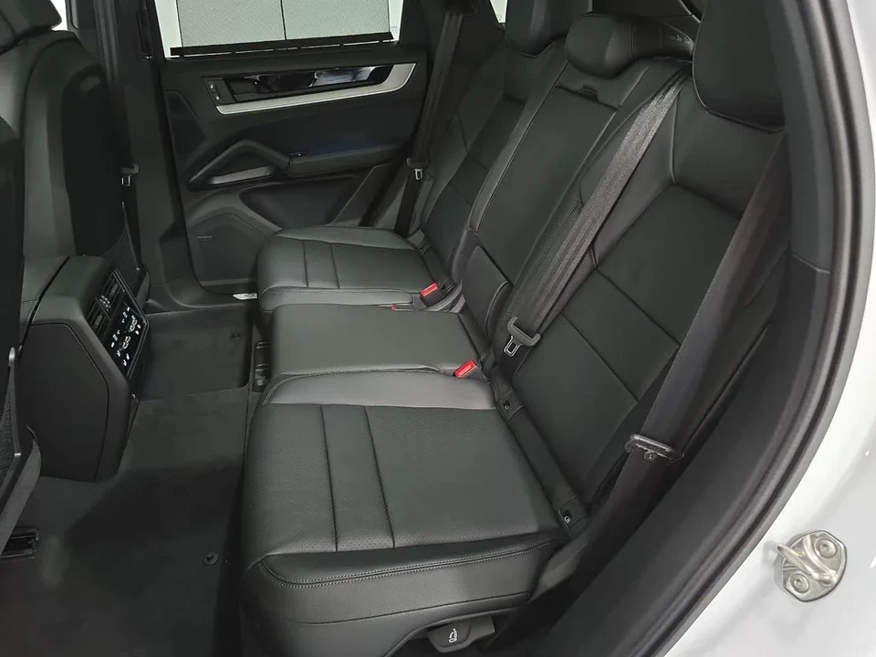 2026 Porsche 9Y0/9Y3 Cayenne - Image 27 of 31