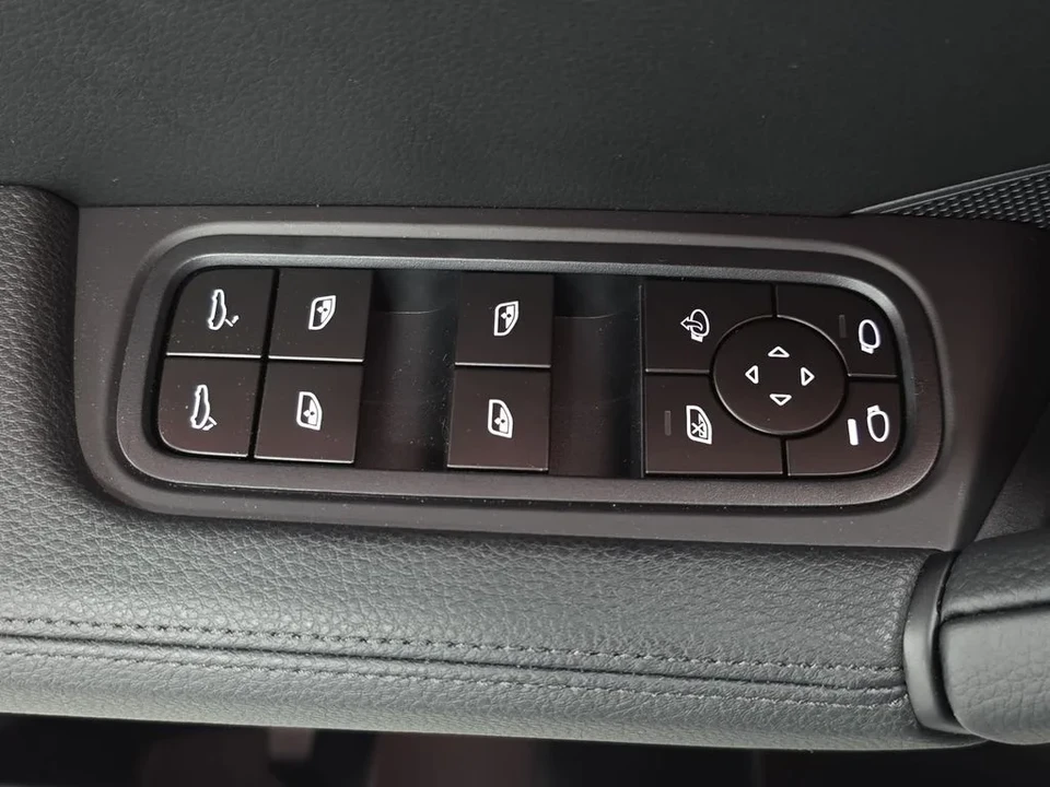 2026 Porsche 9Y0/9Y3 Cayenne - Image 24 of 31