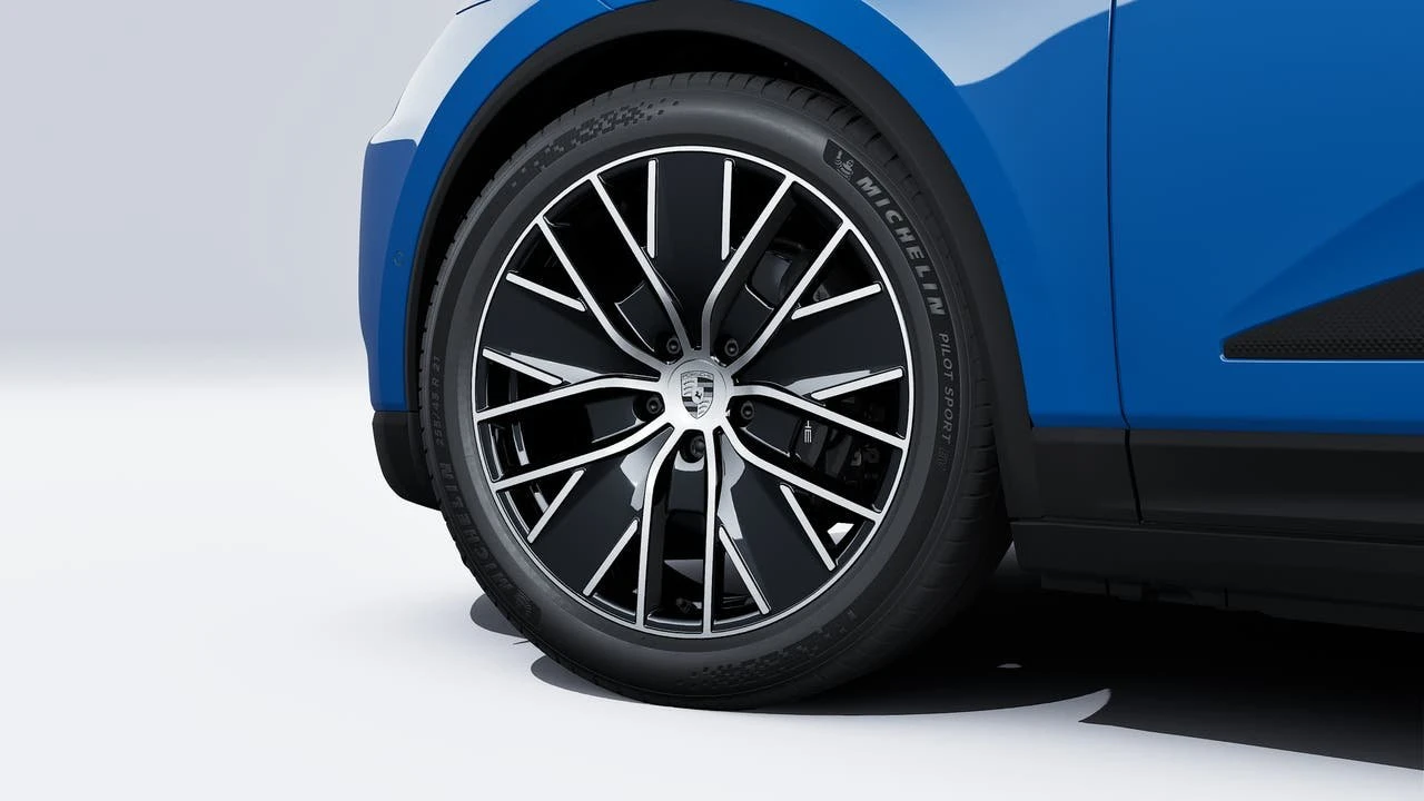2026 Porsche Macan Electric - Image 10 of 14