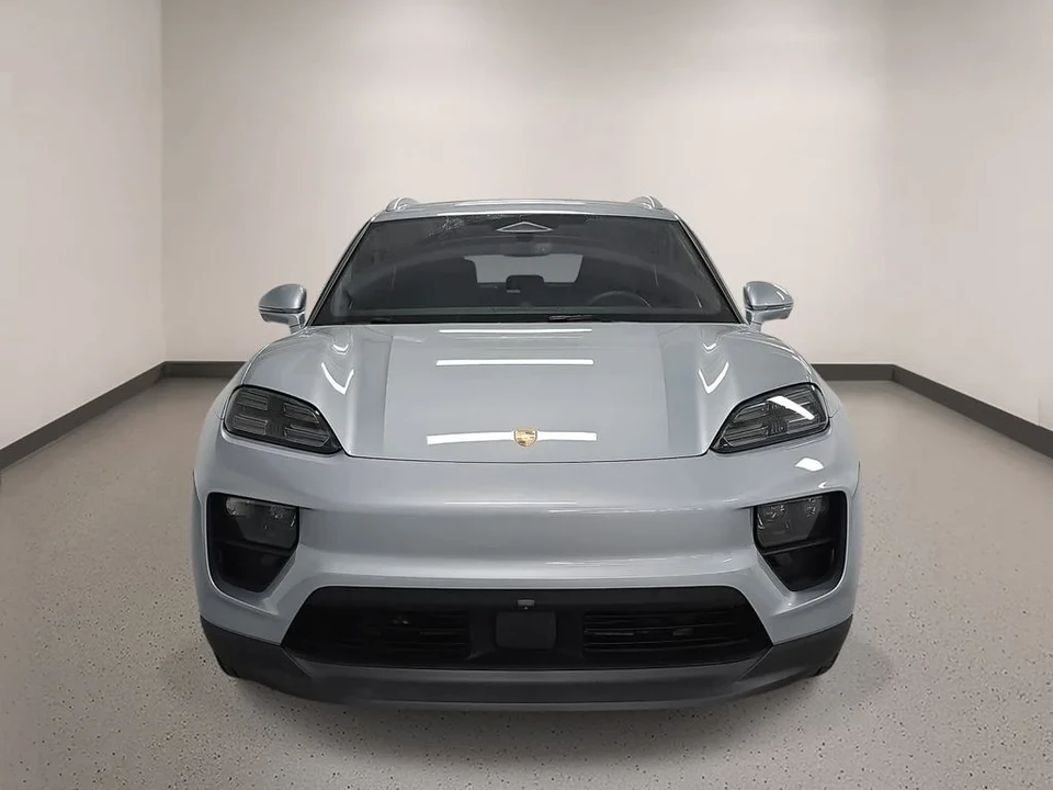 2026 Porsche Macan Electric - Image 9 of 31