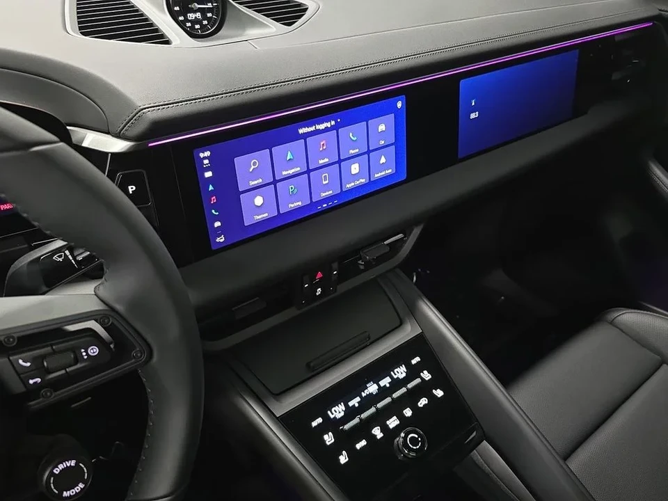 2026 Porsche Macan Electric - Image 15 of 31