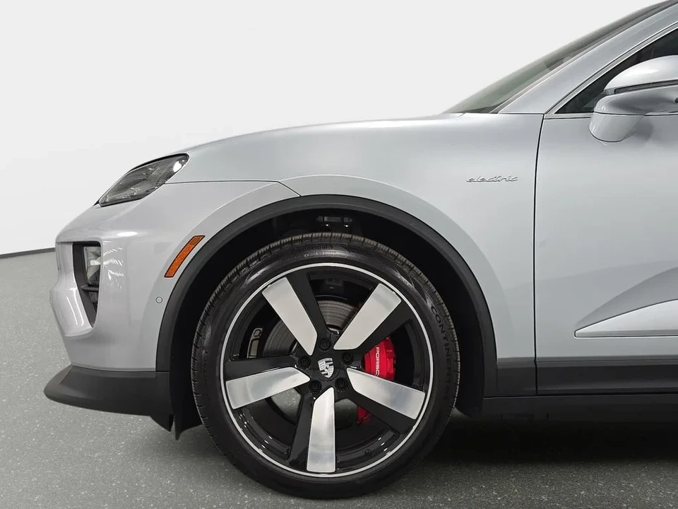 2026 Porsche Macan Electric - Image 10 of 31