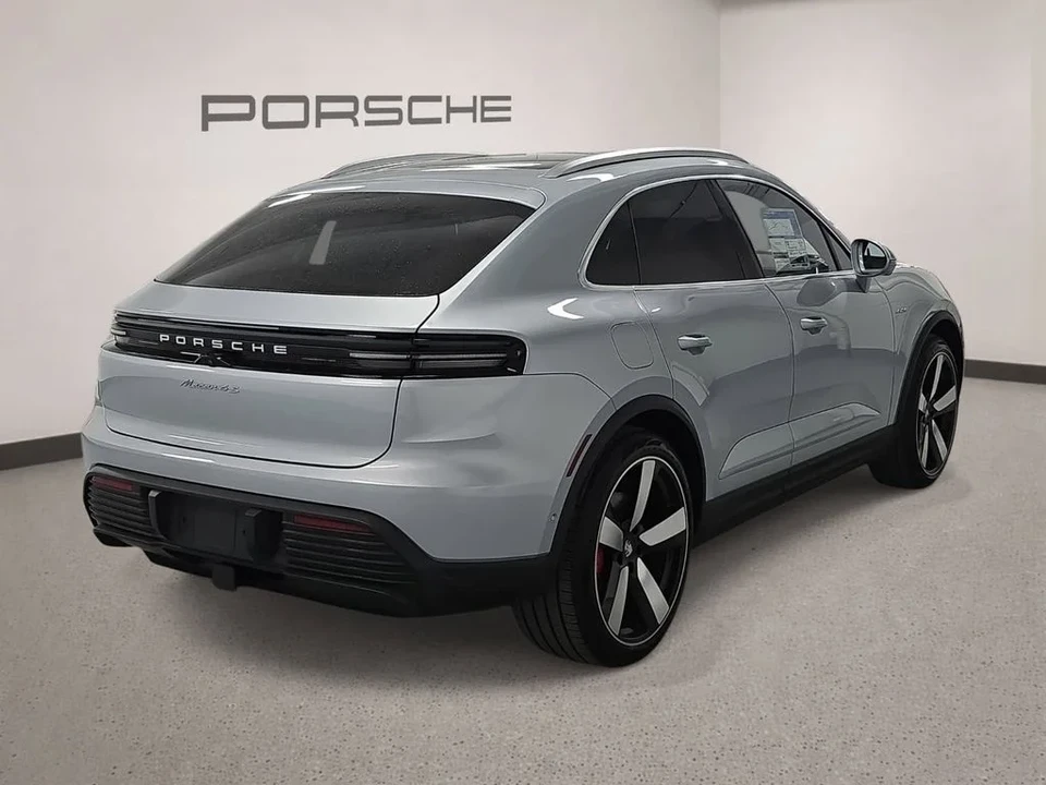 2026 Porsche Macan Electric - Image 7 of 31