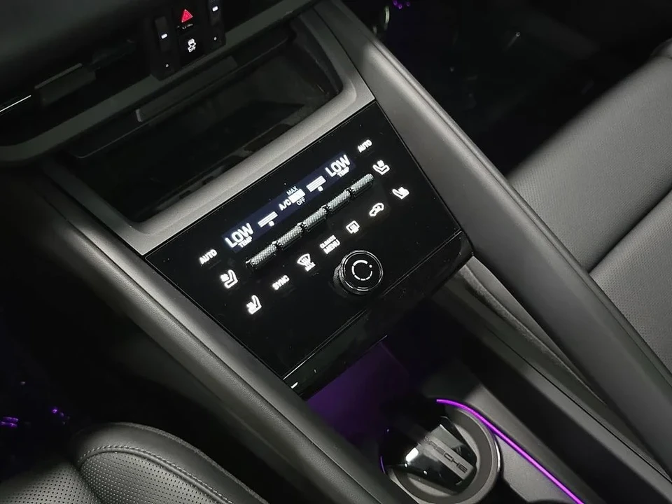 2026 Porsche Macan Electric - Image 20 of 31