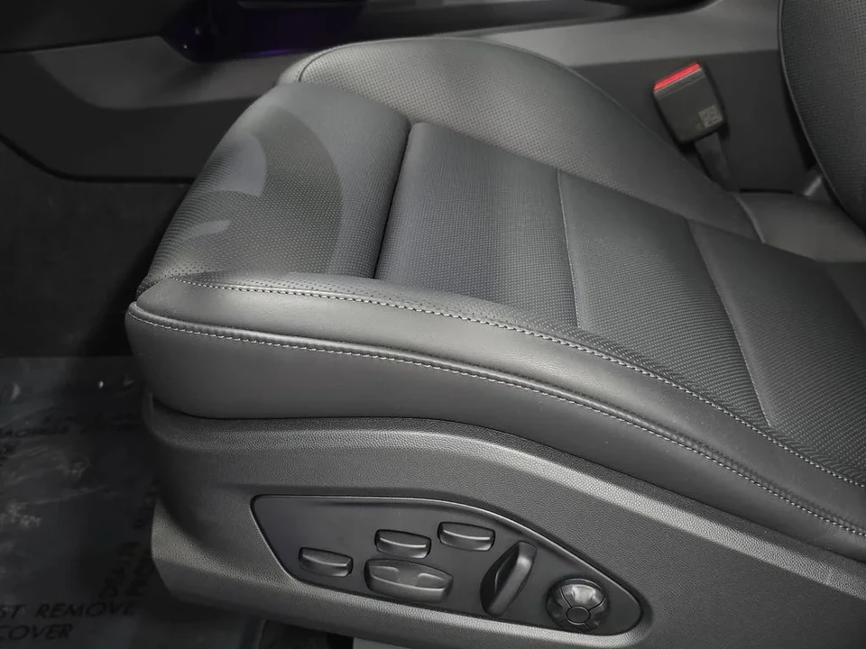 2026 Porsche Macan Electric - Image 25 of 31