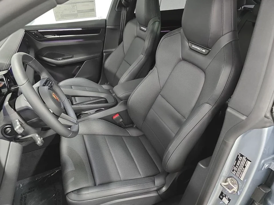 2026 Porsche Macan Electric - Image 5 of 31