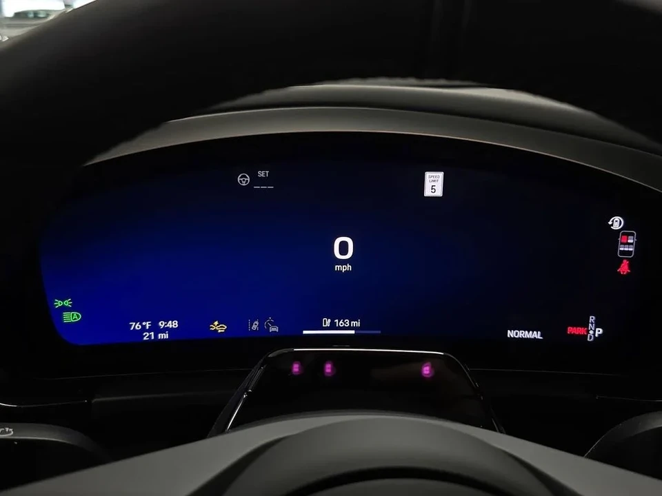 2026 Porsche Macan Electric - Image 14 of 31