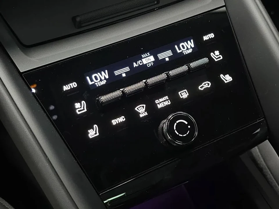 2026 Porsche Macan Electric - Image 19 of 31