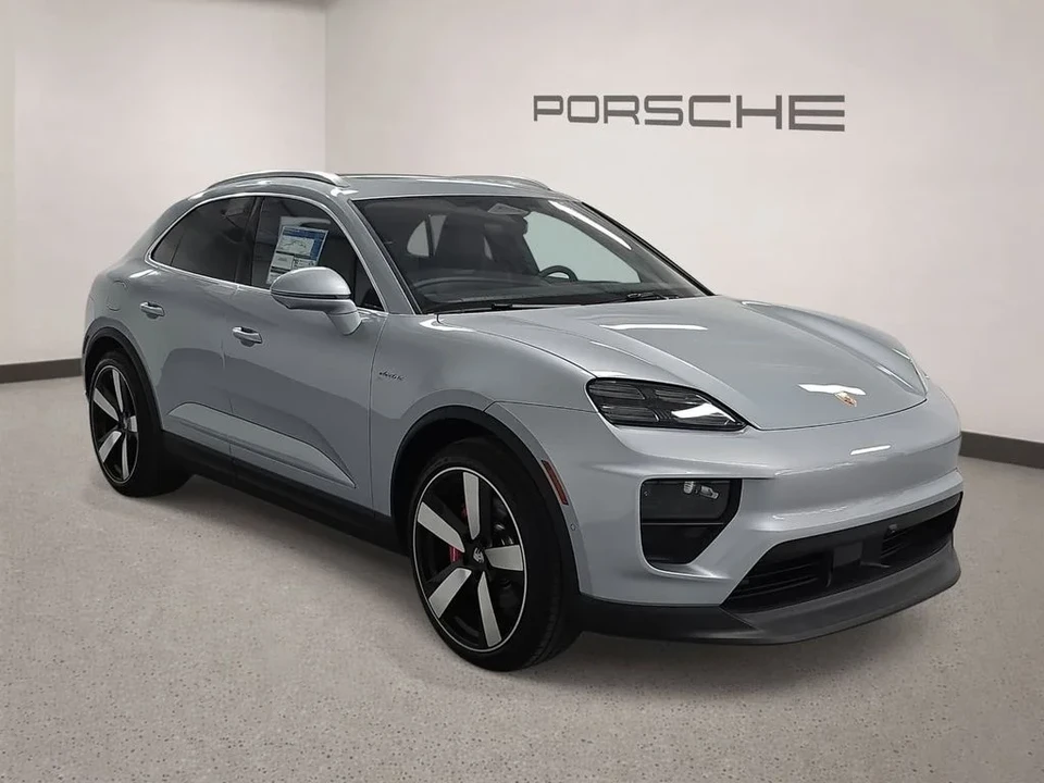 2026 Porsche Macan Electric - Image 8 of 31