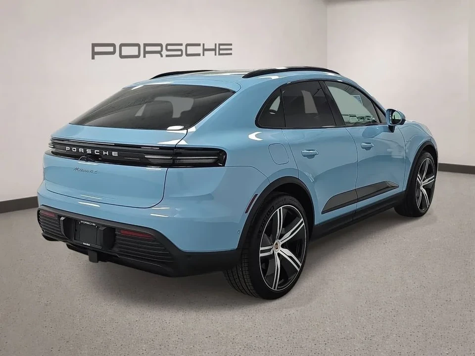 2026 Porsche Macan Electric - Image 7 of 31