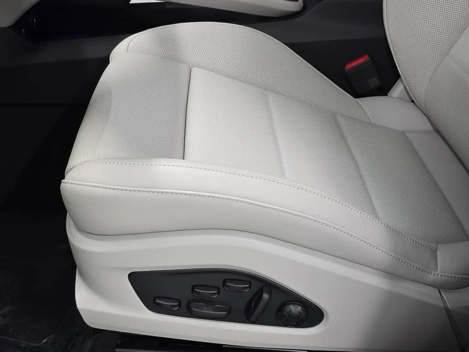 2026 Porsche Macan Electric - Image 25 of 31