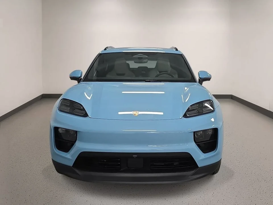 2026 Porsche Macan Electric - Image 9 of 31