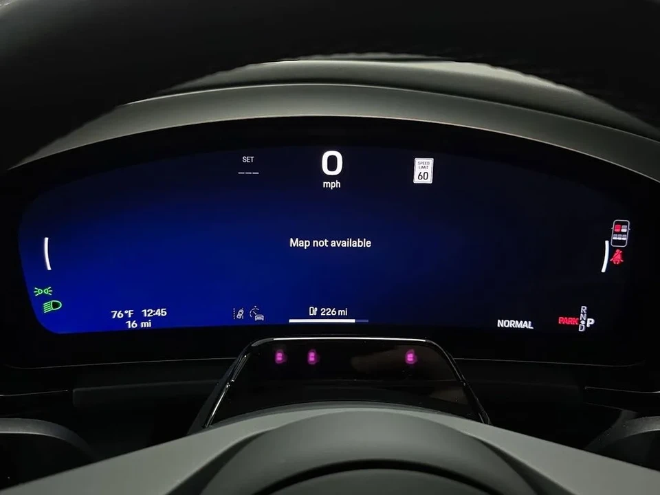 2026 Porsche Macan Electric - Image 14 of 31