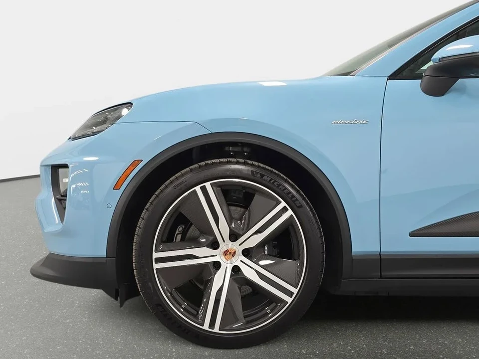 2026 Porsche Macan Electric - Image 10 of 31