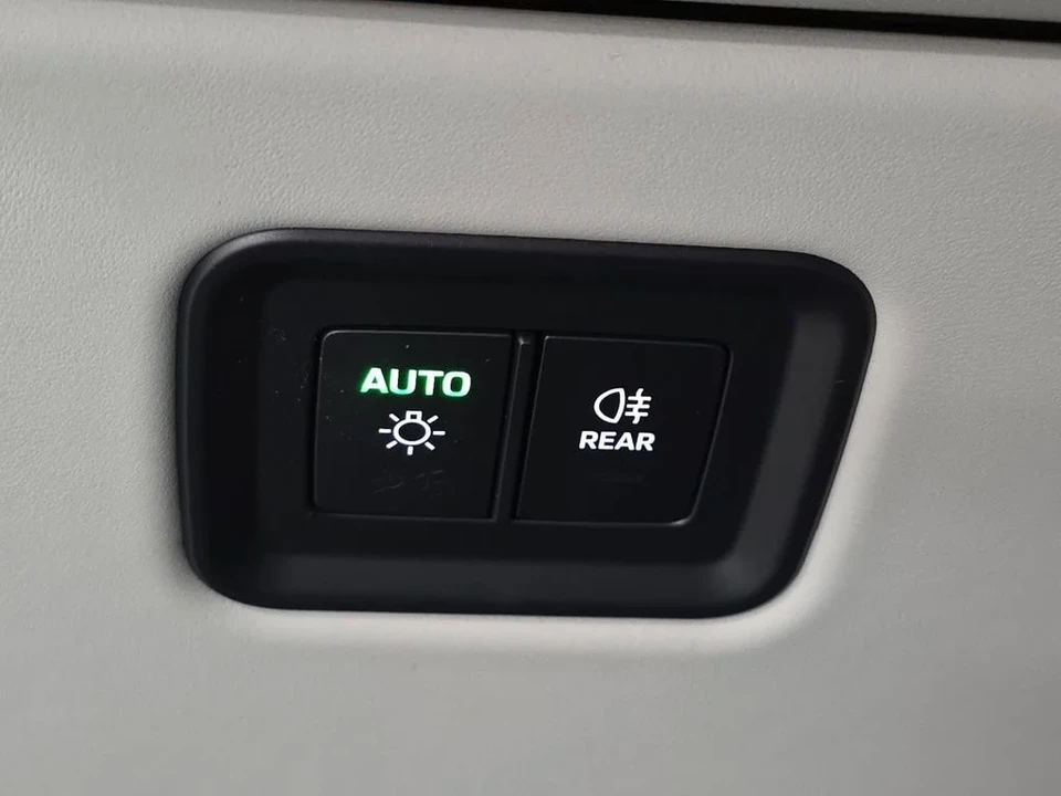 2026 Porsche Macan Electric - Image 22 of 31