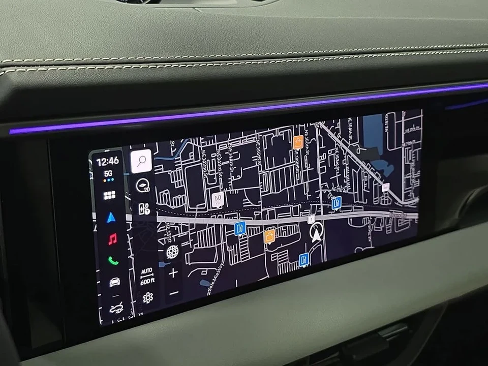 2026 Porsche Macan Electric - Image 17 of 31