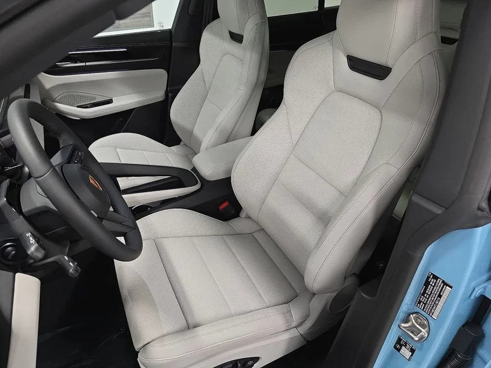 2026 Porsche Macan Electric - Image 5 of 31