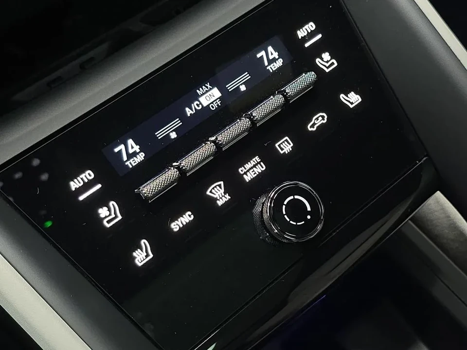 2026 Porsche Macan Electric - Image 19 of 31
