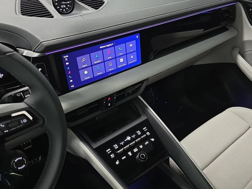 2026 Porsche Macan Electric - Image 15 of 31