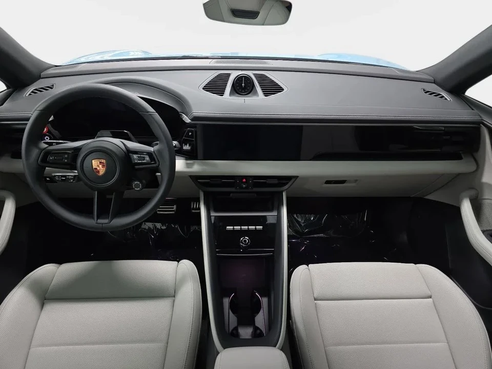 2026 Porsche Macan Electric - Image 12 of 31