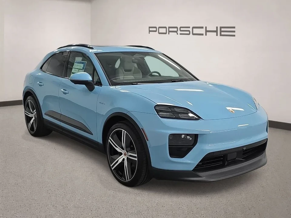 2026 Porsche Macan Electric - Image 8 of 31